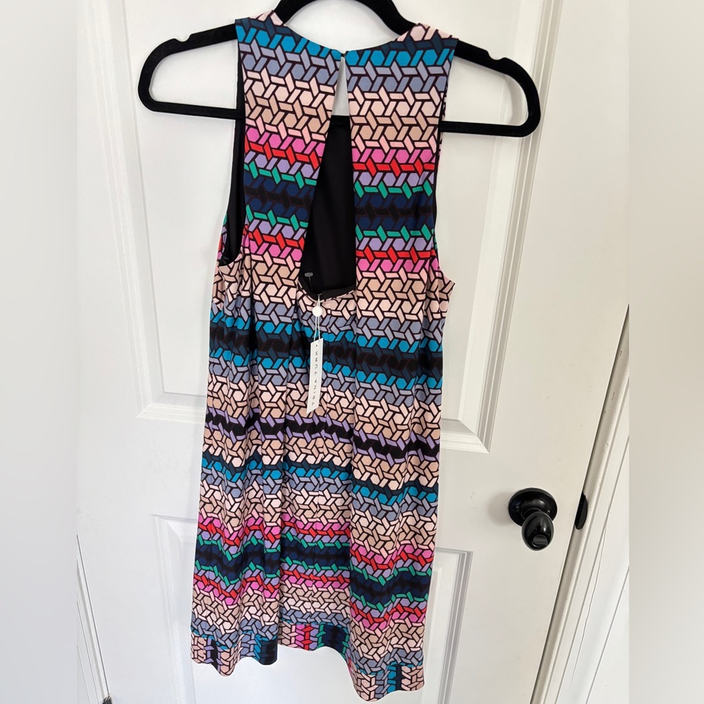 Trina Turk Macee Geometric Dress. Size 2 - Picture 8 of 12